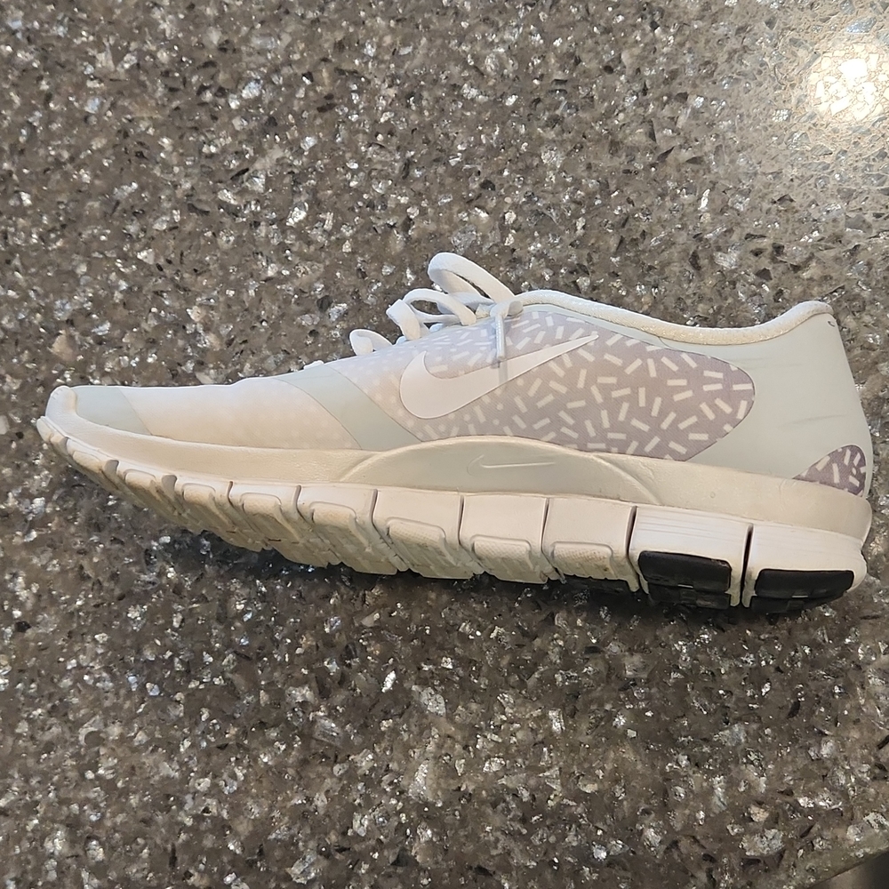 Ladies nike shoes